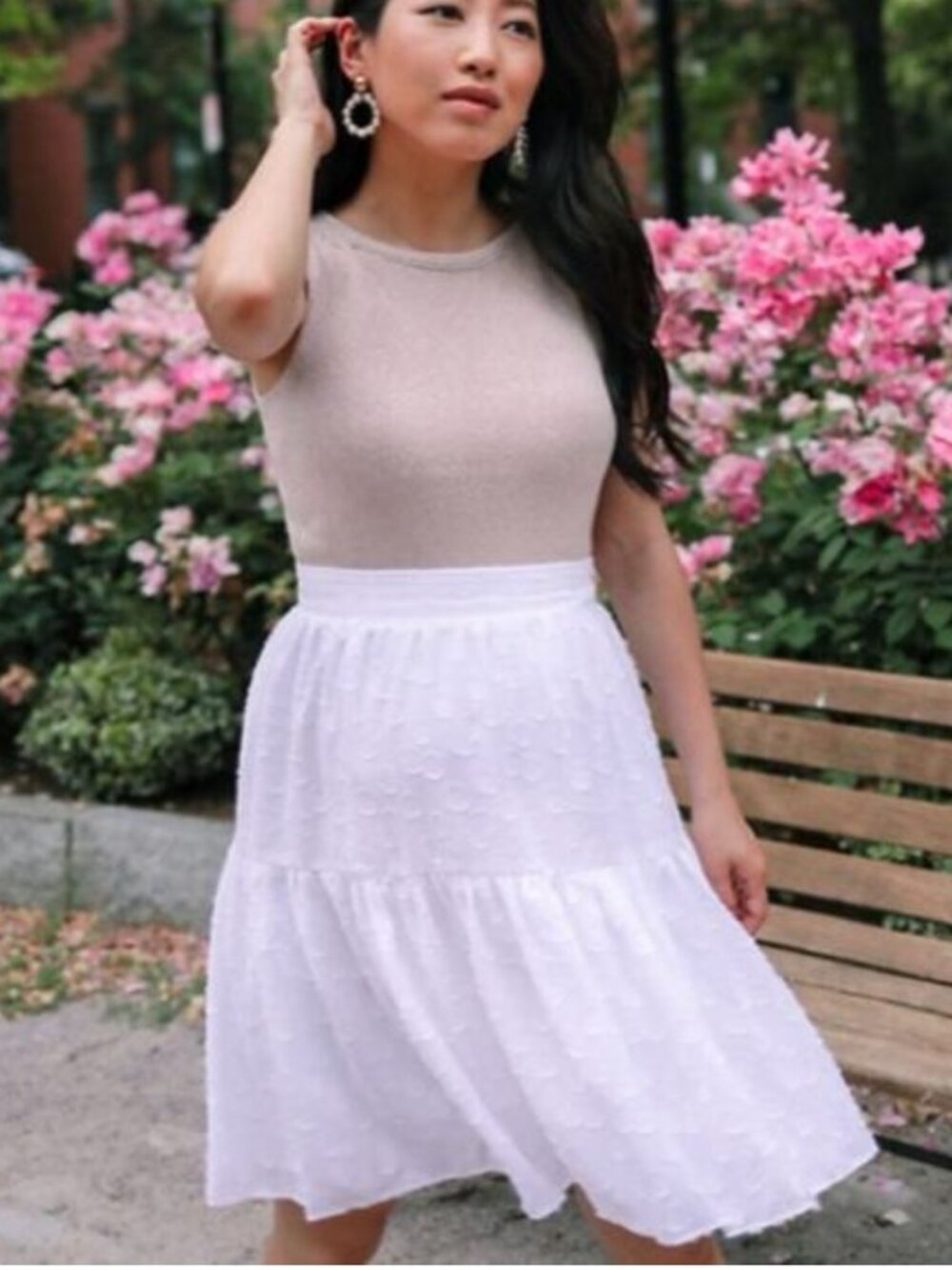 NWT Ann Taylor Flower Clip Full Knee Length Skirt Women's 2 White Tiered Overlay